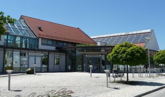 Ergolding - Bürgersaal außen (Wikipedia).JPG_ctDYXzjD_f.jpg